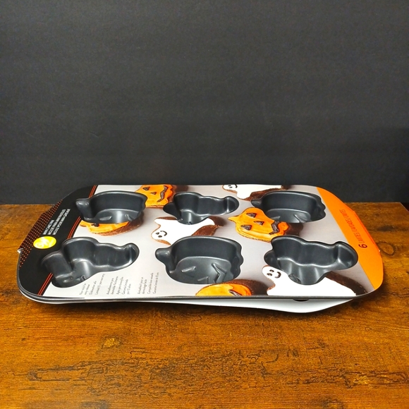 Wilton Mini Cake Baking Pan Halloween Ghost Pumpkin 6 Cavity Unopened Never Used - Picture 3 of 3